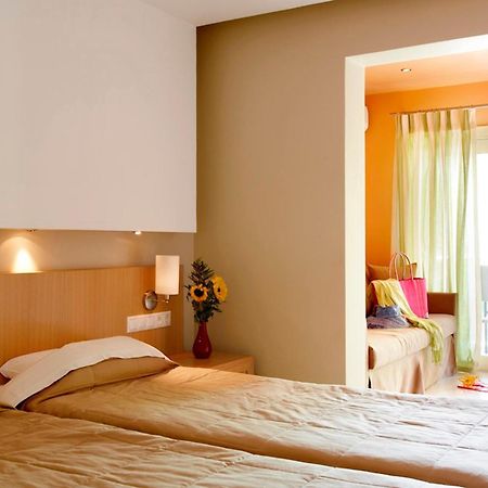 Astoria Hotel ตรูโลส ภายนอก รูปภาพ