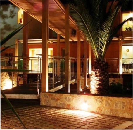 Astoria Hotel ตรูโลส ภายนอก รูปภาพ