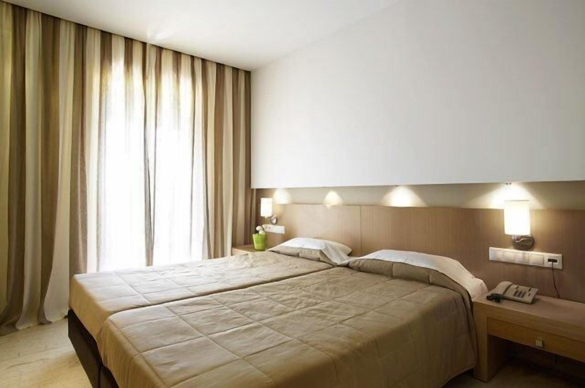 Astoria Hotel ตรูโลส ภายนอก รูปภาพ
