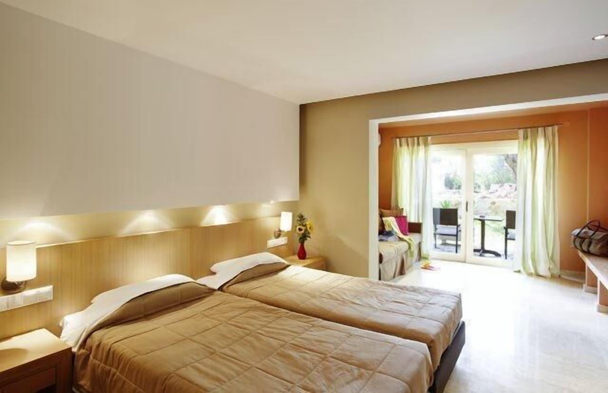 Astoria Hotel ตรูโลส ภายนอก รูปภาพ
