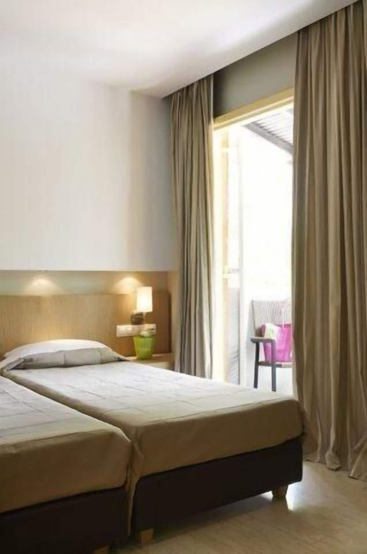 Astoria Hotel ตรูโลส ภายนอก รูปภาพ