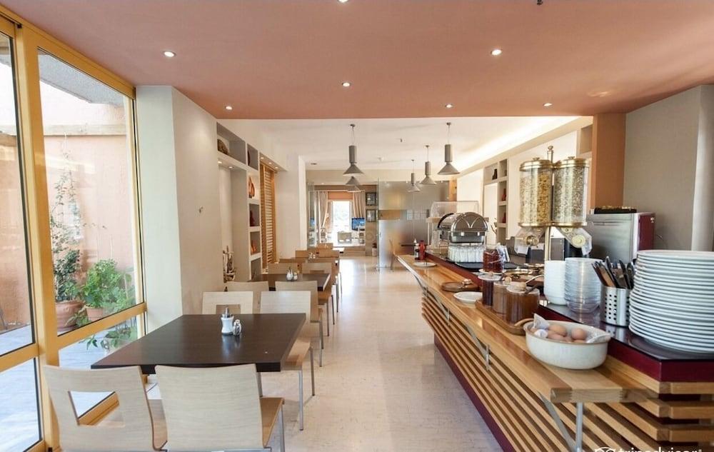 Astoria Hotel ตรูโลส ภายนอก รูปภาพ
