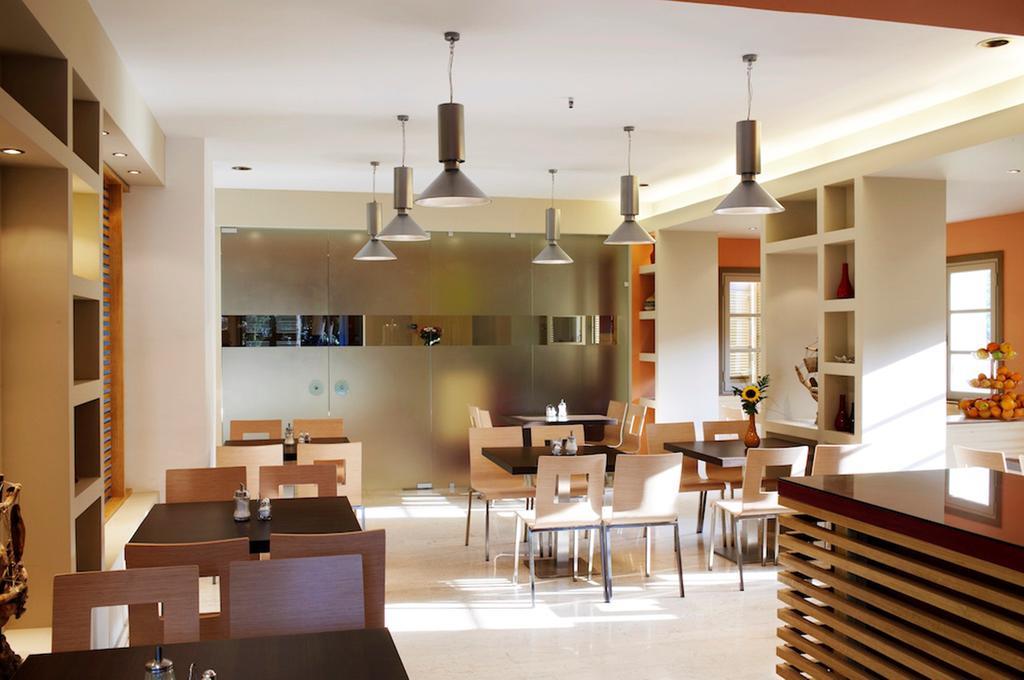 Astoria Hotel ตรูโลส ภายนอก รูปภาพ